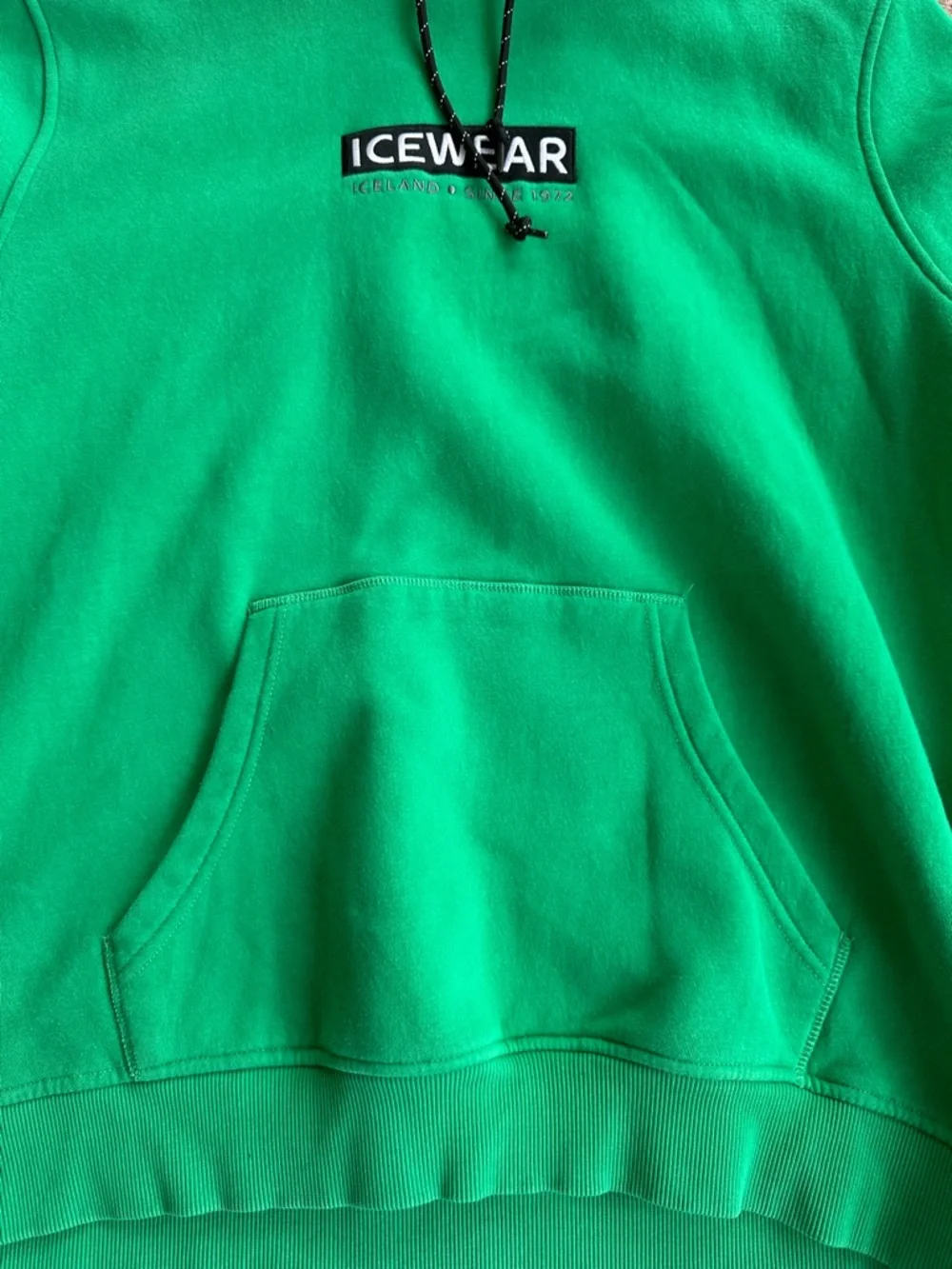 ICEWEAR sweatshirt/hoodie. Purchased in the country of Iceland - Picture 5 of 7